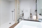 Aménager une salle de bains PMR confortable et fonctionnelle, nos conseils